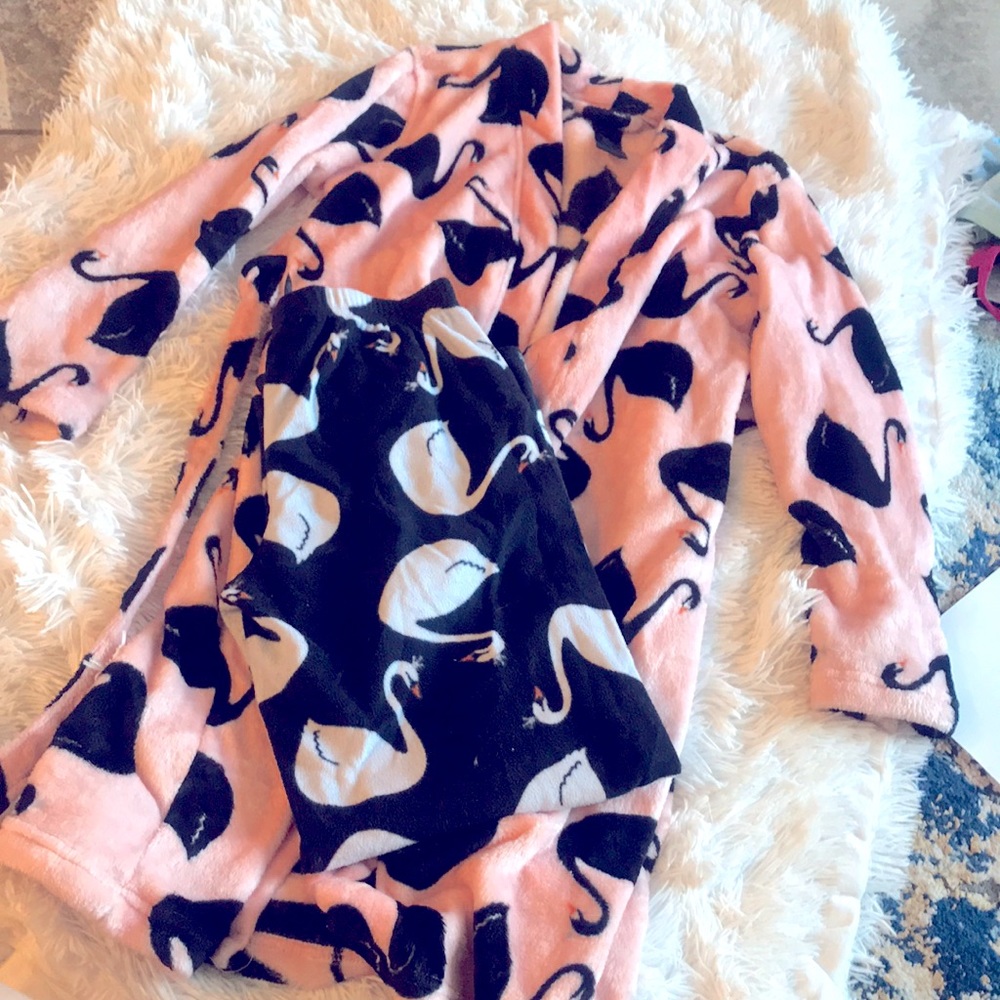 Robe and matching sleep pants!!